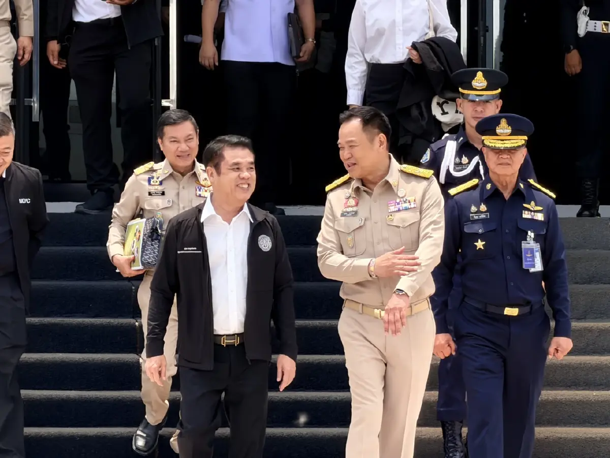 'อนุทิน' นำทีมรมต.บินเชียงใหม่ ติดตามสถานการณ์ไฟป่า - ฝุ่น PM 2.5