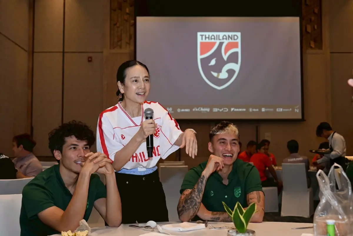 "มาดามแป้ง" บุกแคมป์ช้างศึก! อัดฉีด 3 ล้านบาท ปลุกใจทุบเติร์กเมนิสถาน ชี้ชะตาเข้ารอบเอเชียน คัพ 2027