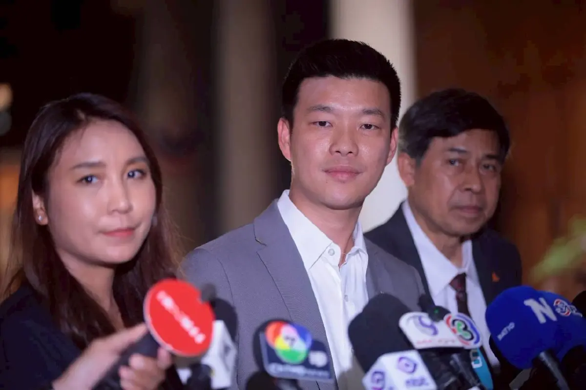"พรรคประชาชน" จ่อยื่นศาลรัฐธรรมนูญ ตีความ พ.ร.ก.กู้เงิน 4 แสนล้าน สอดไส้งบพลังงาน