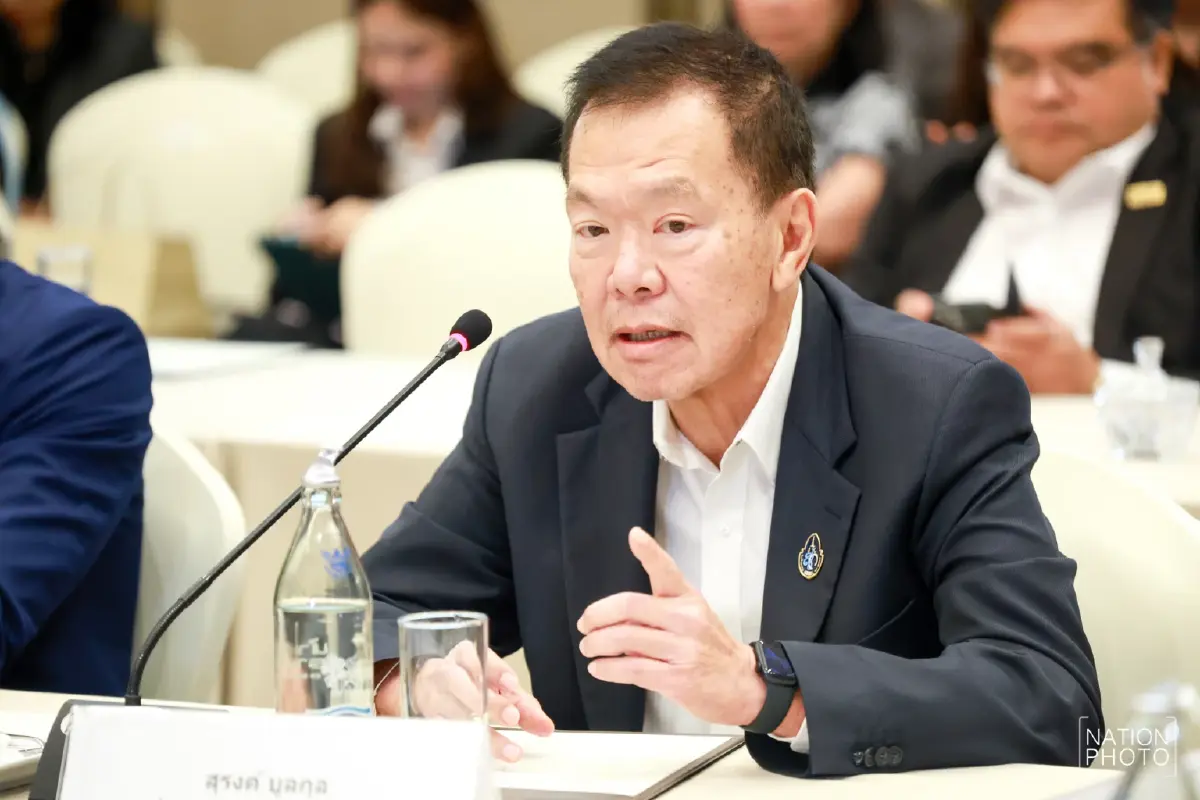 นายสุรงค์ บูลกุล รองประธานกรรมการหอการค้าไทย และผู้บริหารจาก PTT Public Company Limited