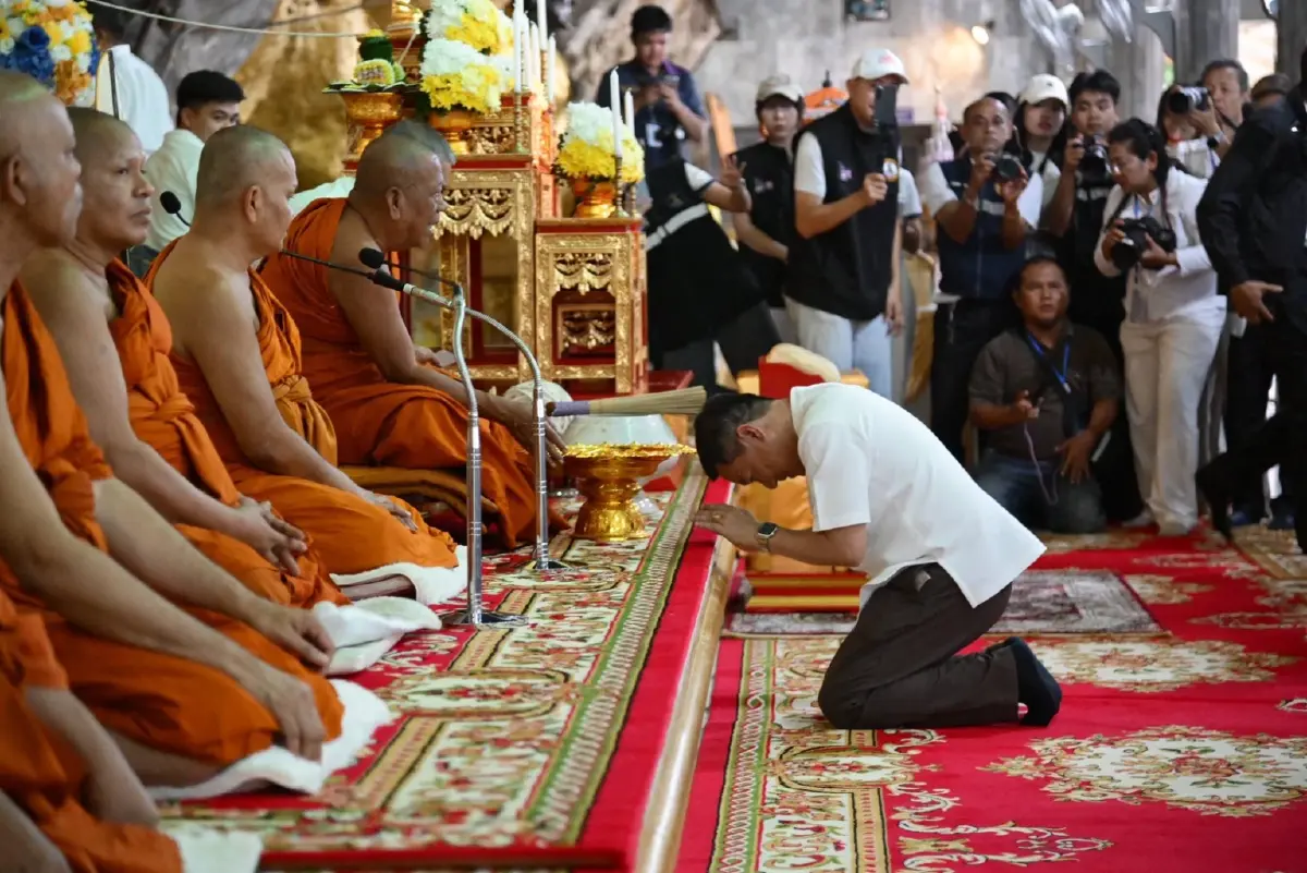 "อนุทิน" เป็นประธานทอดผ้าป่าสามัคคี วัดถ้ำเสือ จ.กระบี่ พร้อมสมทบทุนสร้างพุทธศาสนสถาน