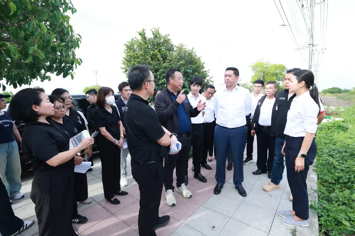 “นิกร” รมว.พม. นำทีมลุยเคหะร่มเกล้า เดินหน้ายกระดับคุณภาพชีวิตกลุ่มเปราะบาง บูรณาการ กทม. แก้ไขปัญหาน้ำเสีย-เพิ่มพื้นที่สีเขียวอย่างยั่งยืน