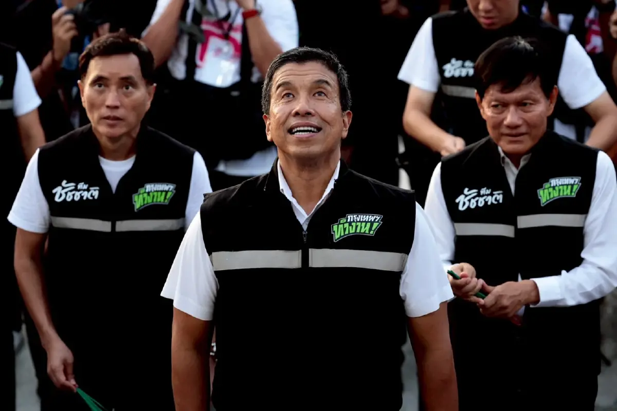 ชัชชาติปั่นจักรยานสมัครผู้ว่าฯกทม. ชูนโยบาย 4 ด้านลั่นทำเต็มที่
