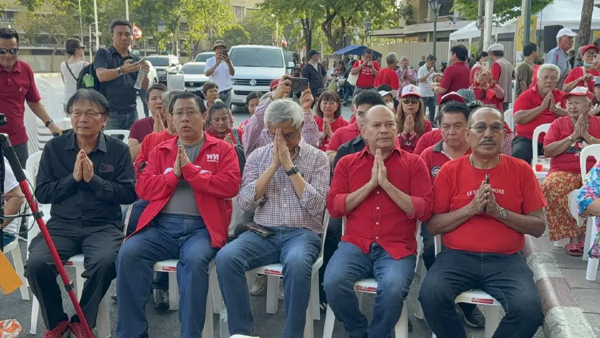 พักโทษทักษิณ พลังคนเสื้อแดงกับเสรีภาพใต้เงื่อนไข 'บ่วงบาศ' กำไล EM