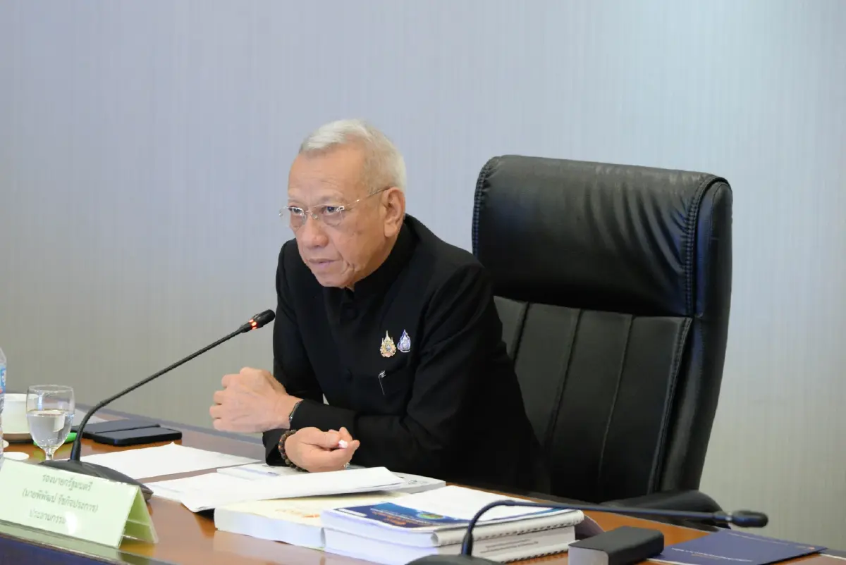 นายพิพัฒน์ รัชกิจประการ รองนายกรัฐมนตรีและรัฐมนตรีว่าการกระทรวงคมนาคม