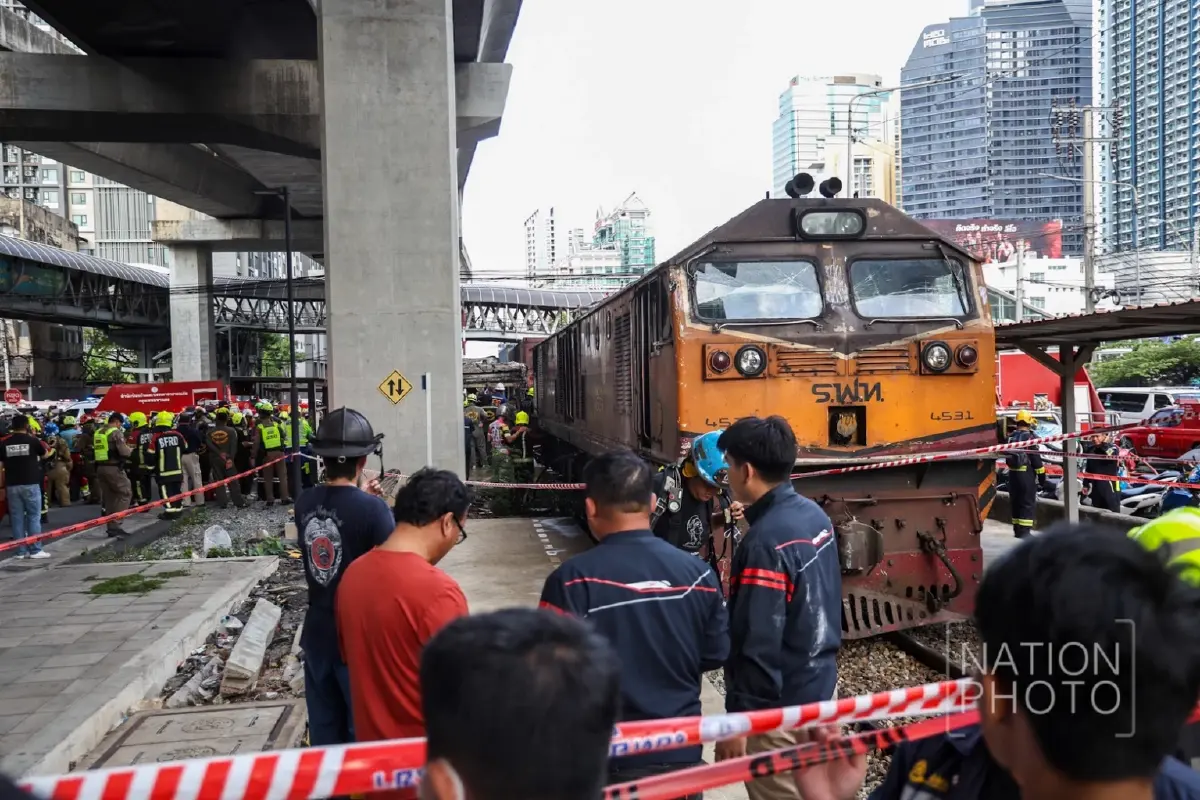 'อธิบดีกรมราง' ตรวจสอบเหตุรถไฟสินค้าชนรถเมล์ ดับแล้ว 8 เจ็บ 35 ราย