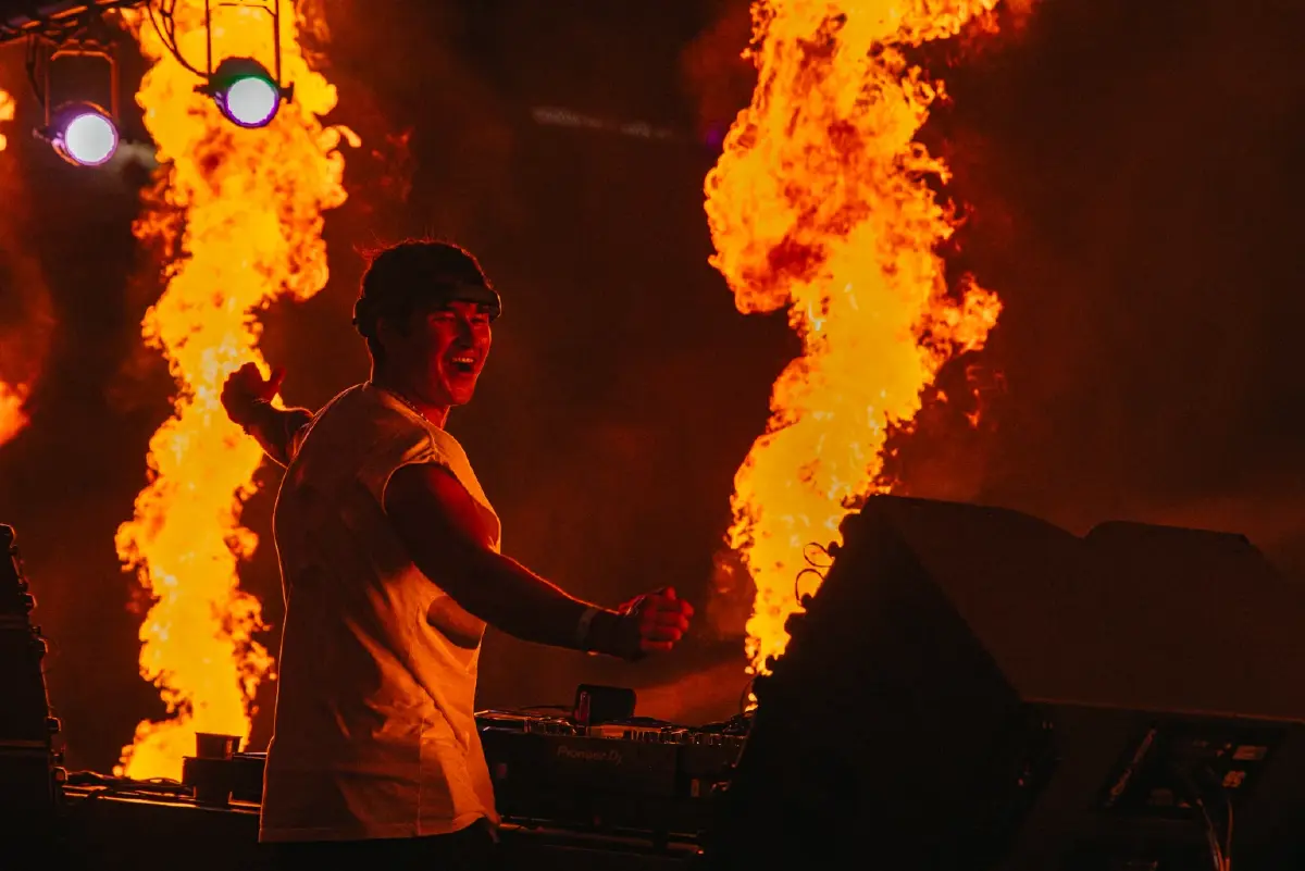 คุยกับ “โอม-รชต” ปั้นสงกรานต์สู่มิวสิคเฟสติวัล และเบื้องหลังดีล Tomorrowland มาไทย