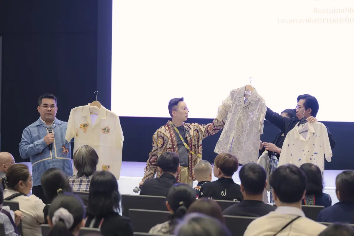 พช. ปั้น OTOP สู่รันเวย์โลก! อัปเกรดผ้าไทย ‘Sustainable Fashion’