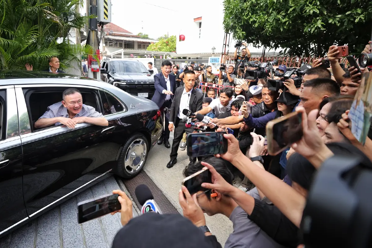 "ทักษิณ"ปลดกำไลEM เตรียมบินดูไบ เกมเงาสีแดง ชนรัฐพันลึกปี69