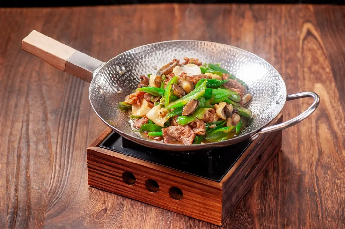 หมูผัดพริกหูหนานและหอยเป๋าฮื้อ