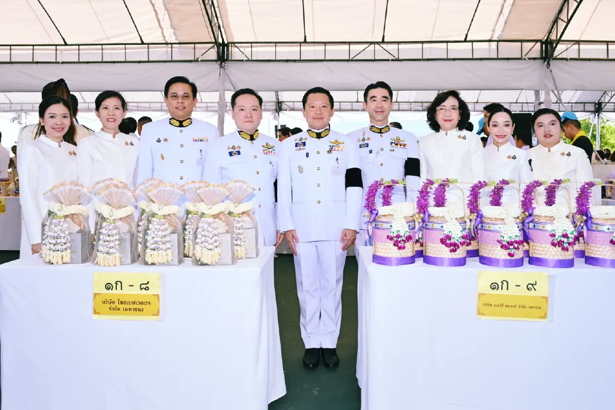 ร่วมพิธีเจริญพระพุทธมนต์ ทำบุญตักบาตร และลงนามถวายพระพร เนื่องในโอกาสพระราชพิธีมหามงคลเฉลิมพระชนมพรรษา 4 รอบ