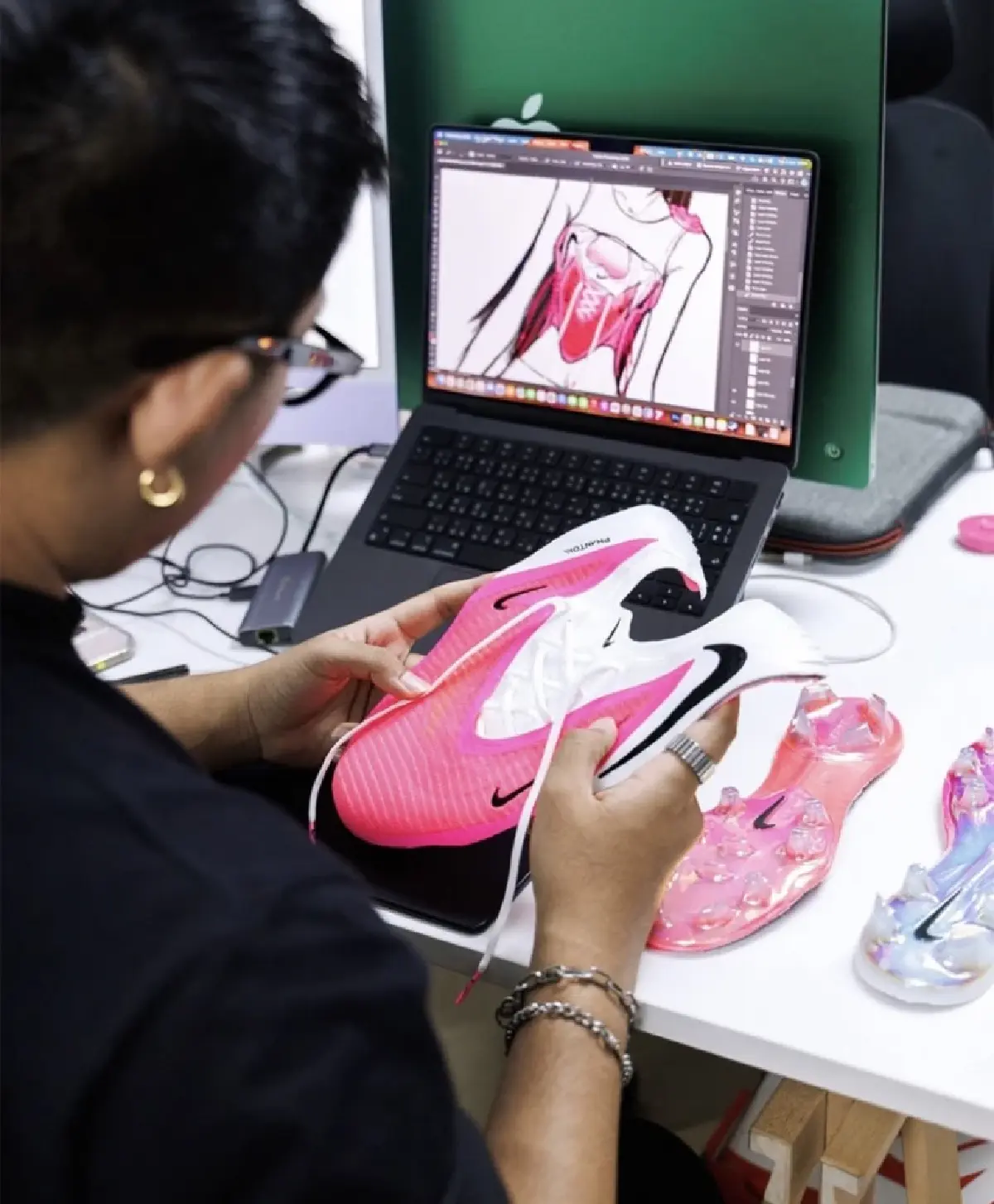 ลิซ่า ฉีกทุกกฎแฟชั่น! ใส่ Mercurial คัสตอมแบรนด์ไทยในโฆษณา Nike
