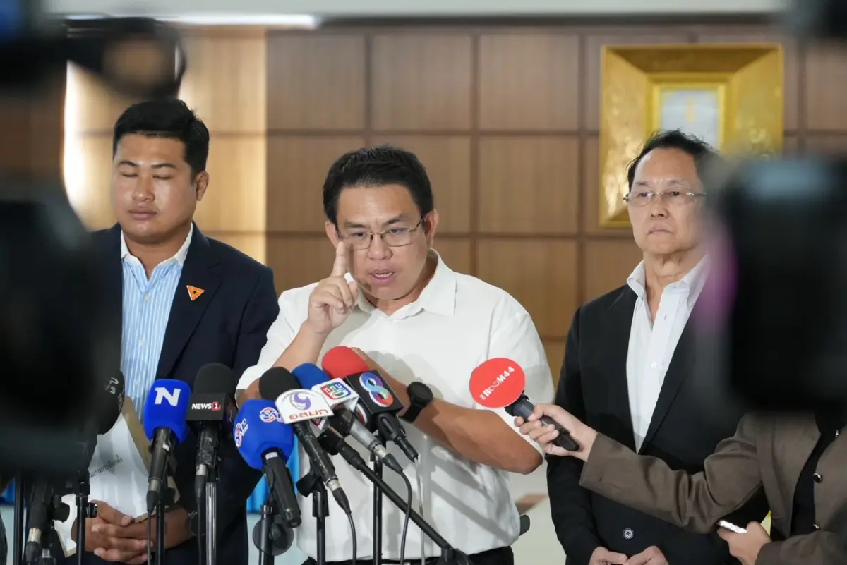 วิโรจน์-เฉลิมพงศ์ ร้อง ป.ป.ช.-กกต. สอบแชตอธิบดีปกครอง “ช่วยน้ำเงินด้วย”