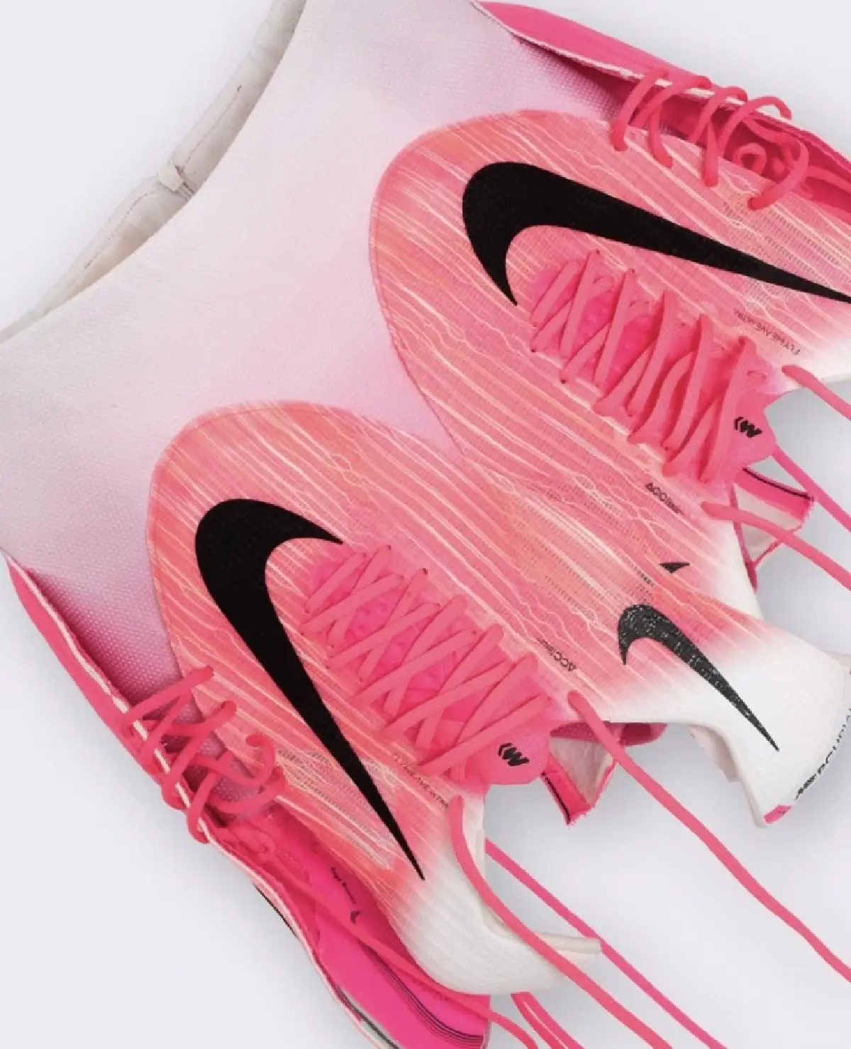 ลิซ่า ฉีกทุกกฎแฟชั่น! ใส่ Mercurial คัสตอมแบรนด์ไทยในโฆษณา Nike