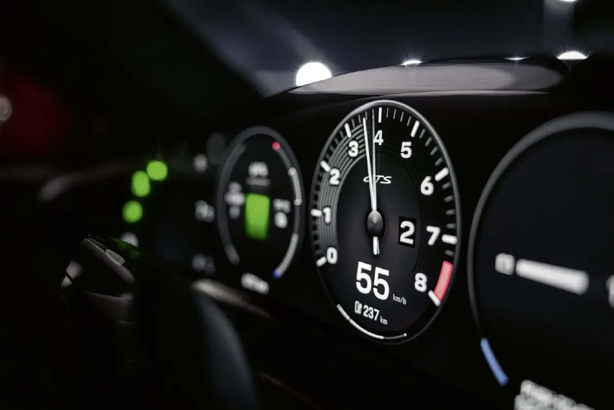 ปอร์เช่เปิดตัว Taycan 2027 รุ่น Black Edition และ E-Shift เริ่มต้น 7 ล้าน