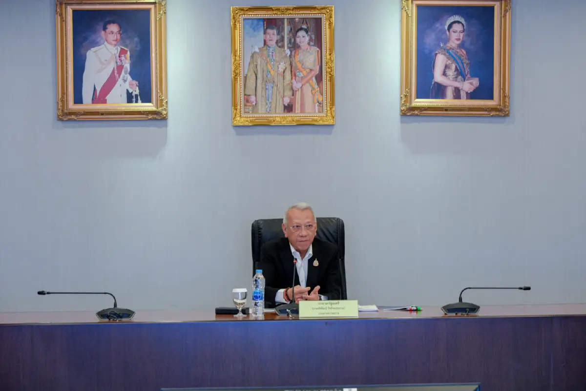 นายพิพัฒน์ รัชกิจประการ รองนายกรัฐมนตรีและรัฐมนตรีว่าการกระทรวงคมนาคม