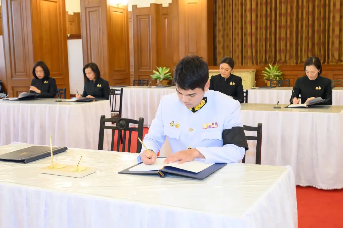 กัลฟ์ ร่วมถวายสักการะและลงนามถวายความอาลัย เจ้าฟ้าพัชรกิติยาภาฯ