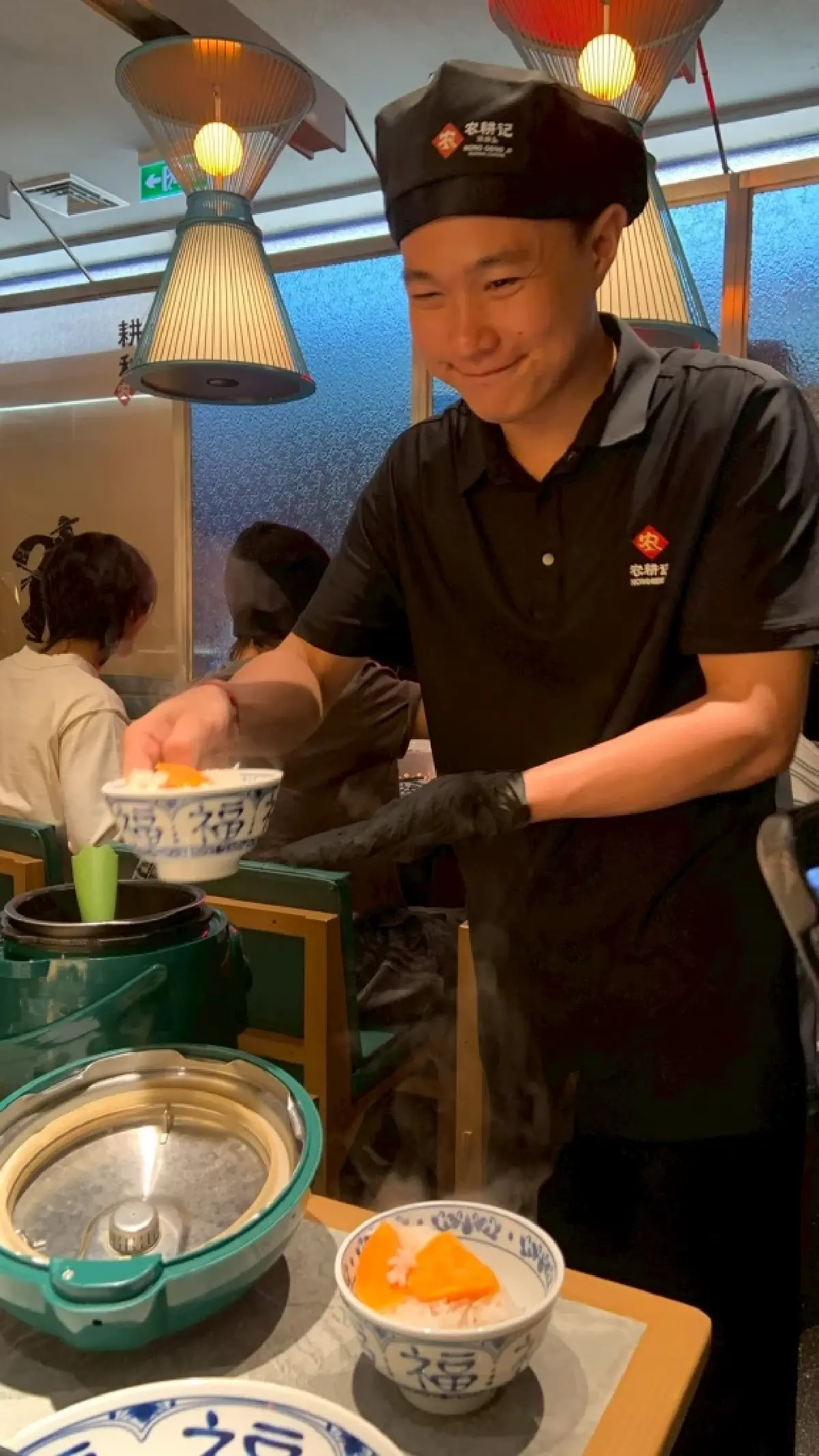 ข้าวหุงมันเทศข้าวหุงร้อนๆ ถึงโต๊ะ