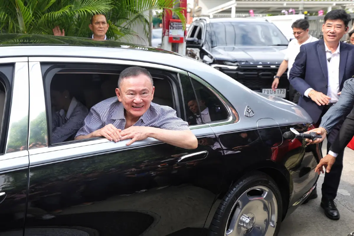 "ทักษิณ"ปลดกำไลEM เตรียมบินดูไบ เกมเงาสีแดง ชนรัฐพันลึกปี69