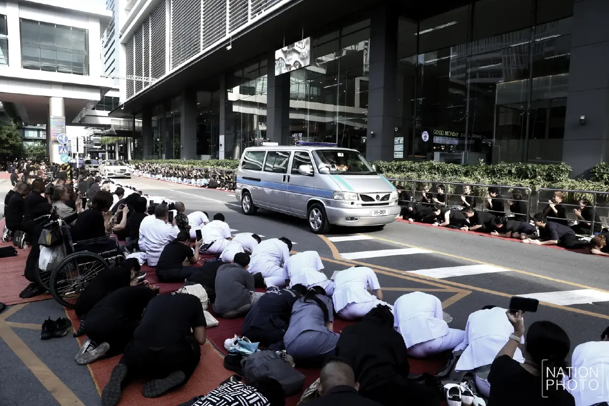 เคลื่อนพระศพ "เจ้าฟ้าพัชรกิติยาภา" สู่พระบรมมหาราชวัง ท่ามกลางอาลัยพสกนิกร