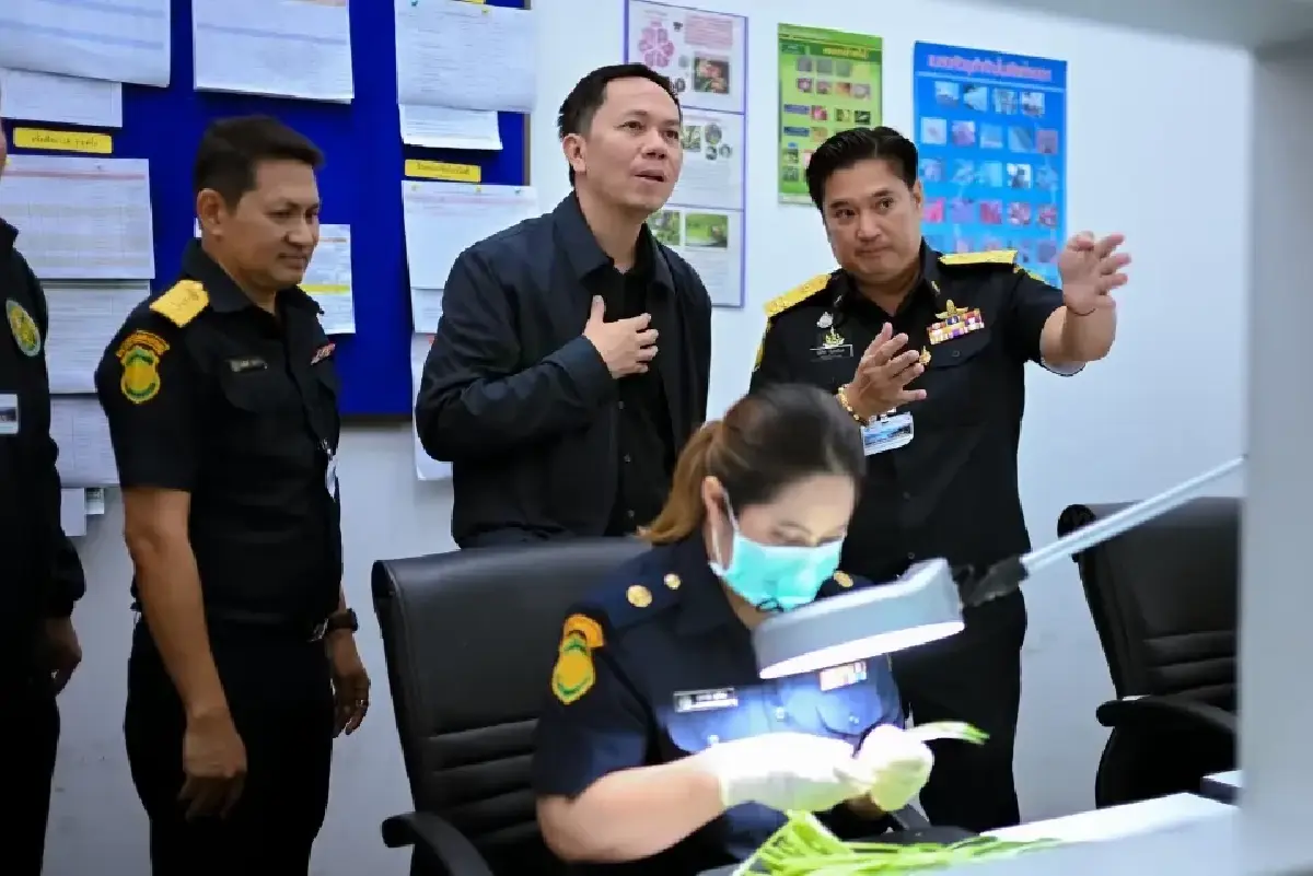 "สรวุฒิ" ลุยสุวรรณภูมิ คุมเข้มส่งออกสินค้าเกษตร สกัดสวมสิทธิ์สินค้าไทย