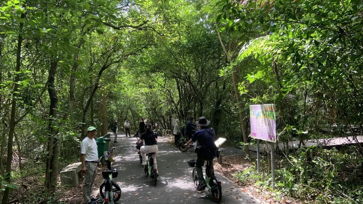 ความร่มรื่นของเส้นทางสีเขียวภายในสวนสาธารณะและสวนพฤกษชาติ ศรีนครเขื่อนขันธ์ ตำบลบางกะเจ้า