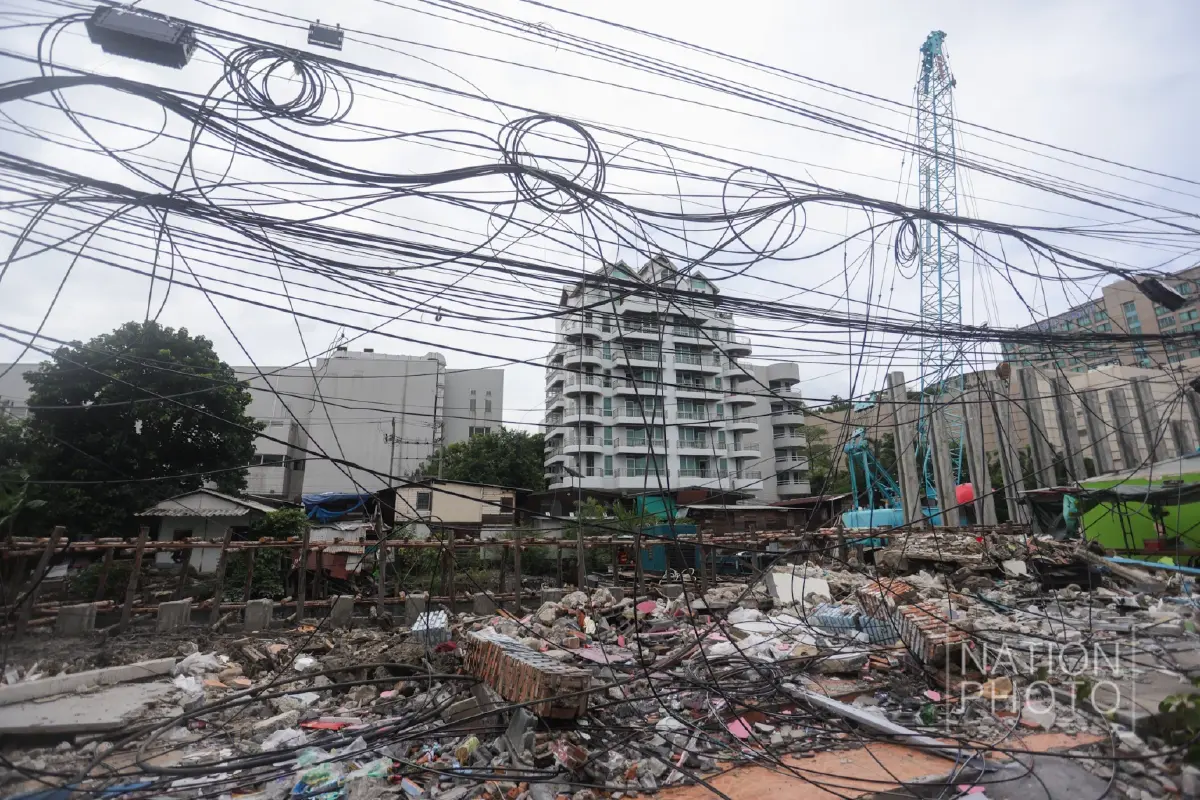 ชาวชุมชนแจ้งวัฒนะ 5 ยอมรื้อสะพานริมคลองเปรมฯ สร้างเขื่อนกันน้ำท่วม