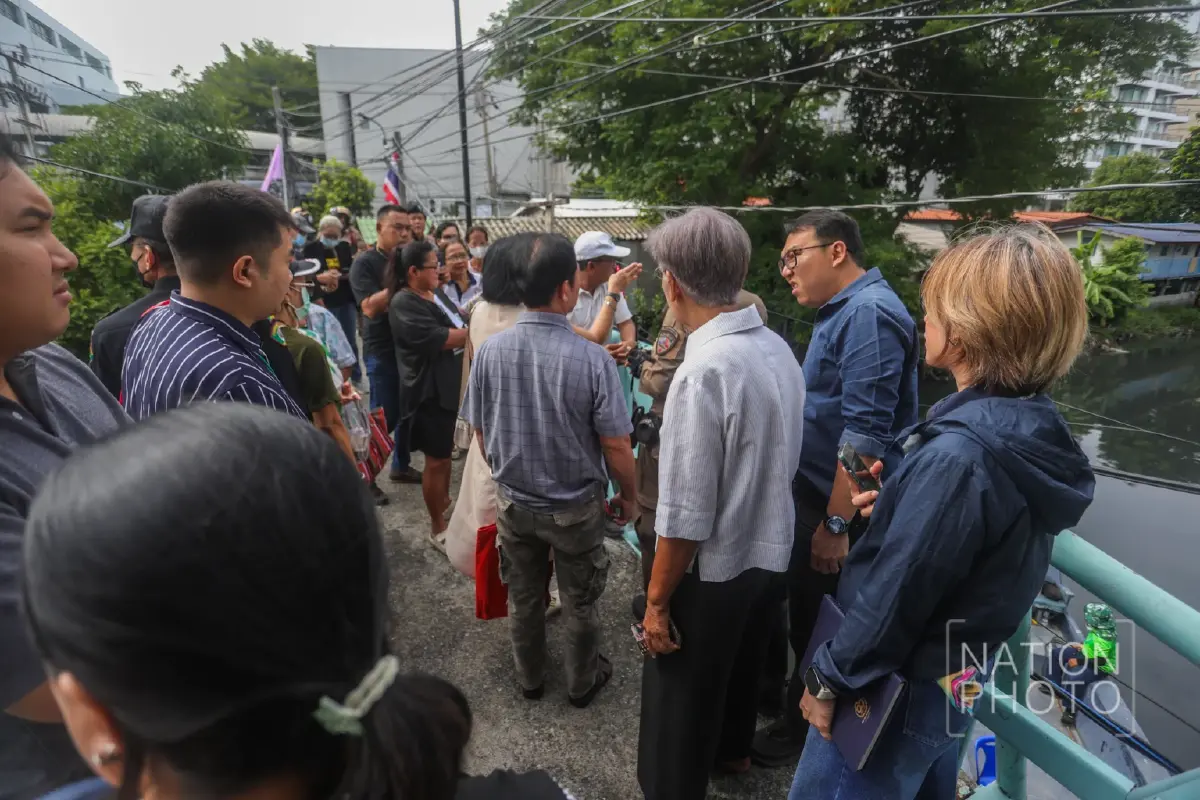 ชาวชุมชนแจ้งวัฒนะ 5 ยอมรื้อสะพานริมคลองเปรมฯ สร้างเขื่อนกันน้ำท่วม