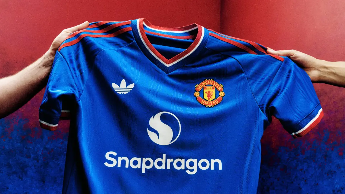ย้อนรอยแชมป์ปี 1968! อาดิดาสเปิดตัวเสื้อเยือนแมนยูสีน้ำเงิน