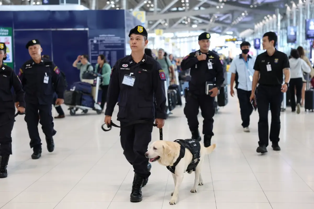 K9 มาแล้ว! ตำรวจหมาตรวจสกัดลักลอบลำเลียงยาเสพติด สุวรรณภูมิ