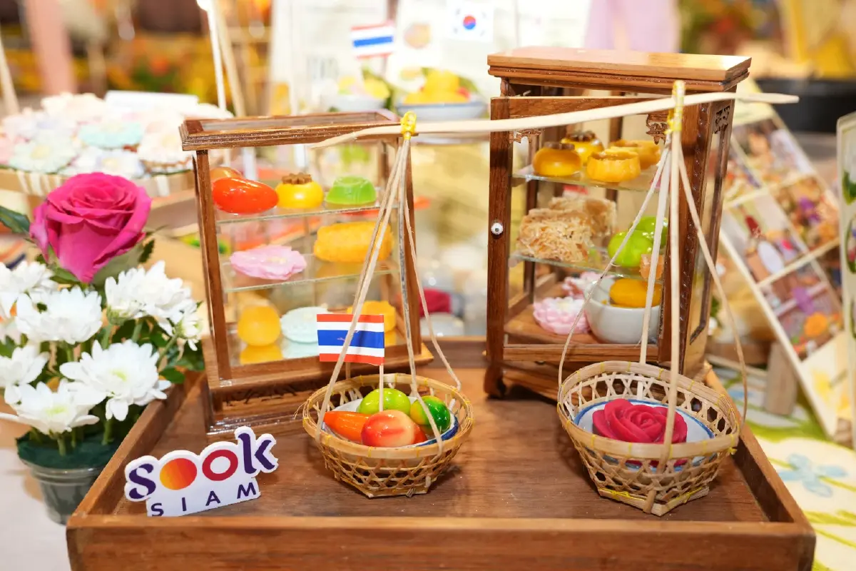 เมืองสุขสยาม ณ ไอคอนสยาม ชวนสัมผัสมนต์เสน่ห์ความหวานละมุน ยกขบวนขนมหวานไทยและเมนูขนมสุดสร้างสรรค์ ในงาน SOOK SWEET STREET