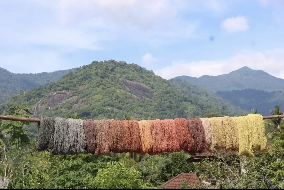 กลับบ้านสานต่อผ้าบาติก 30 ปีเจน 2 KiRee พางานคราฟต์คีรีวงไปไกลถึงยุโรป