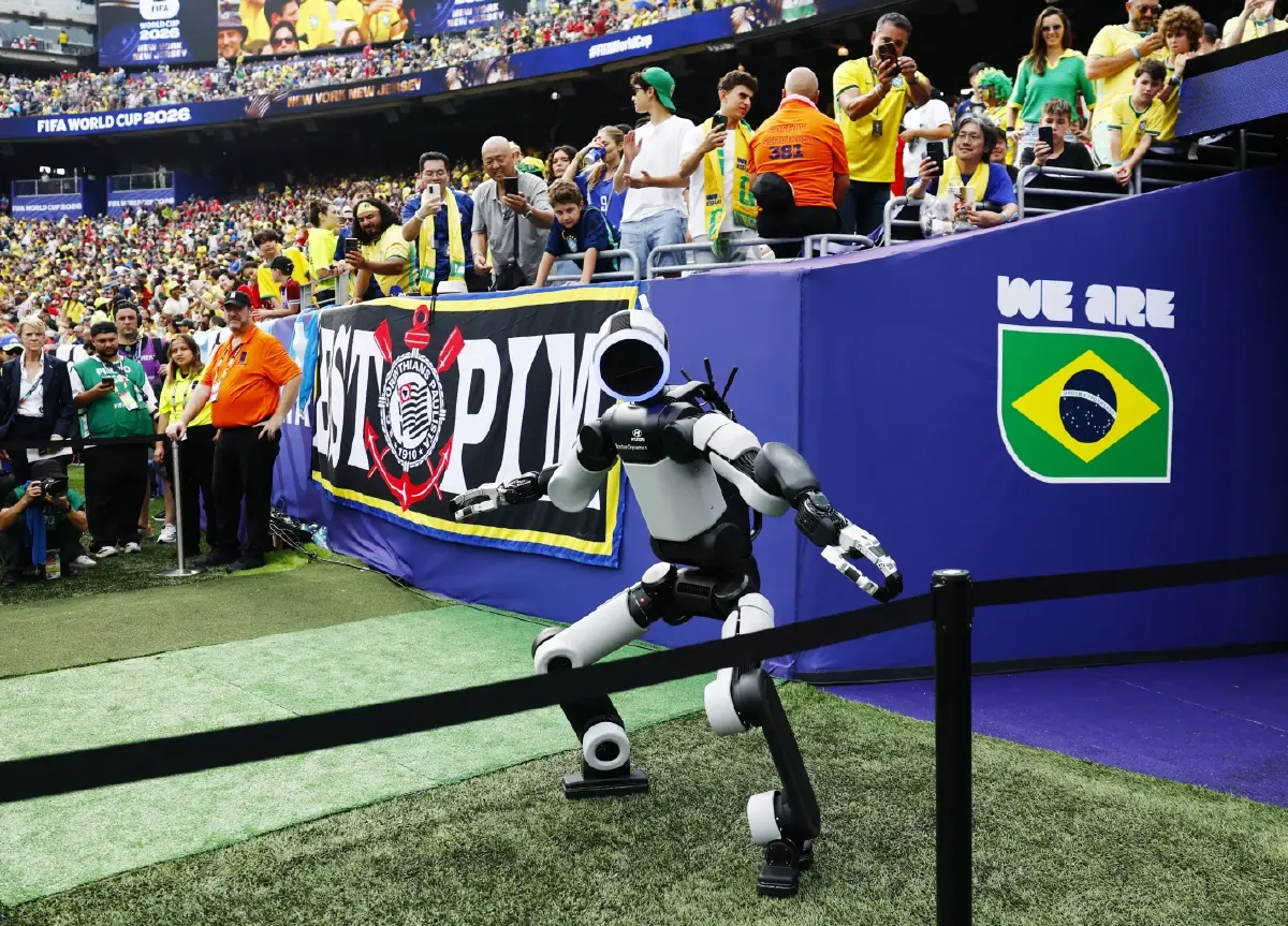 หุ่นยนต์ Atlas สร้างประวัติศาสตร์ ส่งบอลในศึกฟุตบอลโลก โชว์ศักยภาพ AI