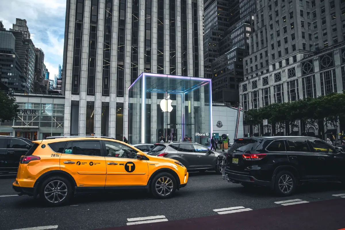 Apple หุ้นร่วง 5.5% ชิปผลิตไม่ทันความต้องการ รายได้ต่ำกว่าเป้า
