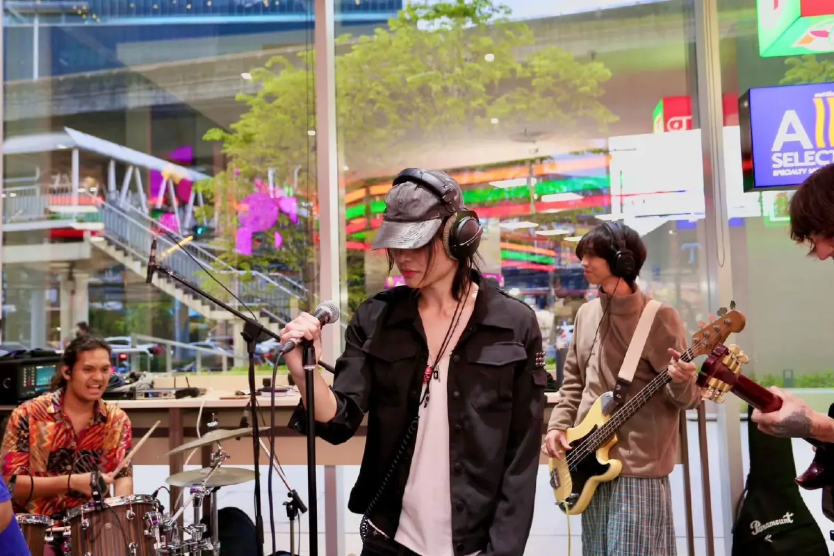 ไวรัล! ตู้เย็นสูงทะลุเพดาน เซเว่นฯ Cloud 11 มุมเช็กอินใหม่สายคอนเทนต์