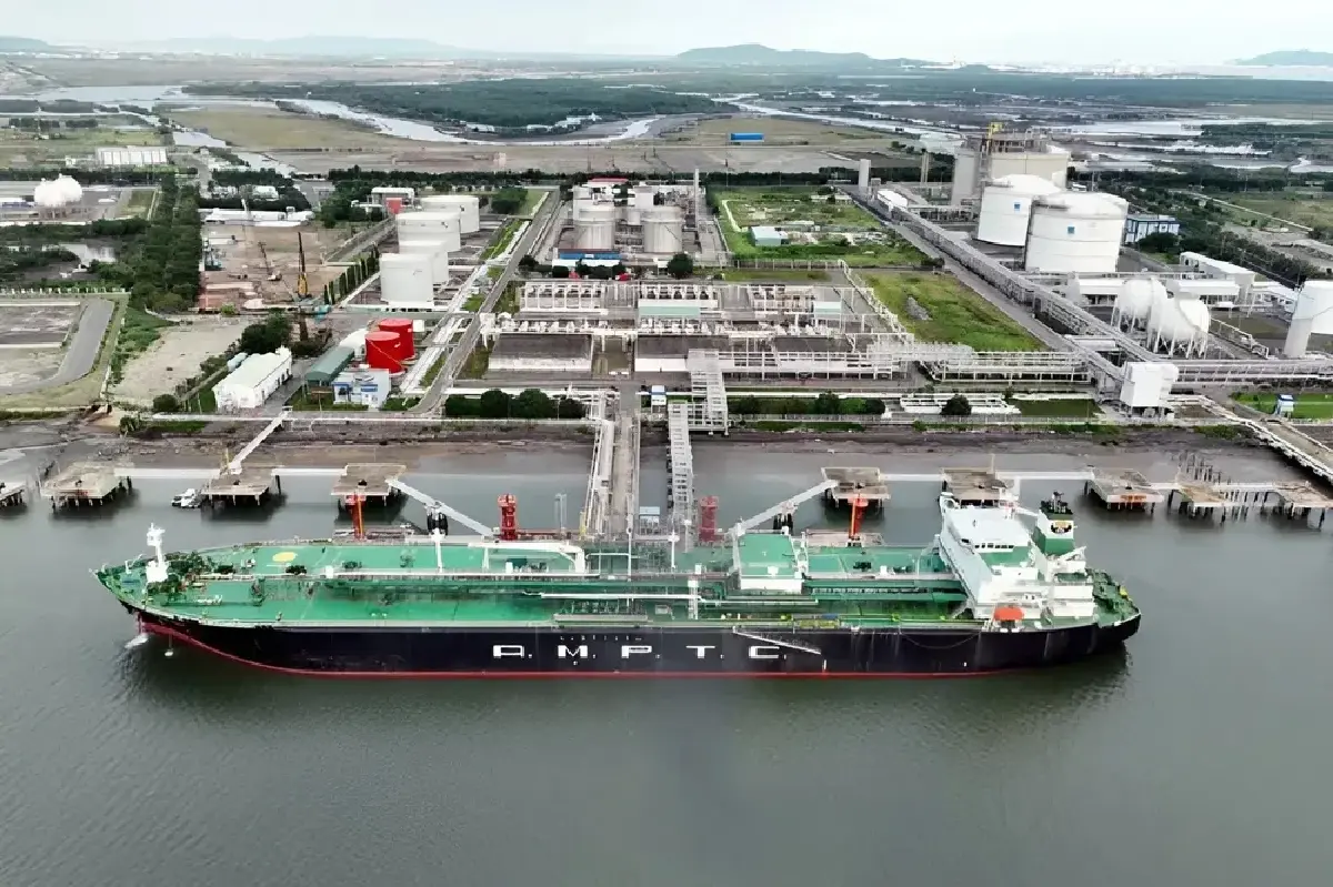 สถานีรับจ่ายก๊าซธรรมชาติเหลว (LNG) Thi Vai ซึ่งเป็นสถานีรับจ่าย LNG แห่งแรกและมีขนาดใหญ่ที่สุดของเวียดนาม ตั้งอยู่ในจังหวัดบ่าเสีย-หวุงเต่า (ภาพ bsppt.com.vn)