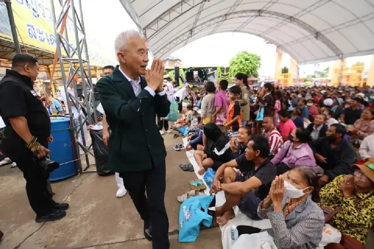 สุวัจน์ห่วงรากหญ้าทรุด คนโคราชรับทิ้งกระจาดกว่า 4,000 จี้รัฐเร่งพยุง