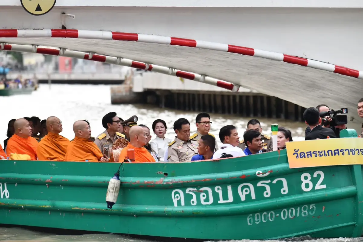 พระสงฆ์ 120 รูป ล่องเรือศึกษาคูคลองเกาะรัตนโกสินทร์ ยกระดับชีวิต