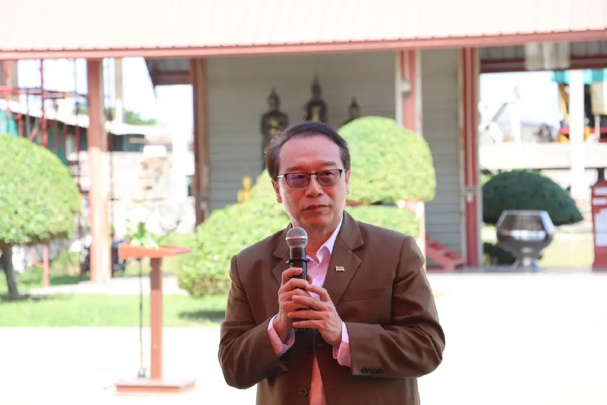 รศ.อนุสรณ์ ธรรมใจ 