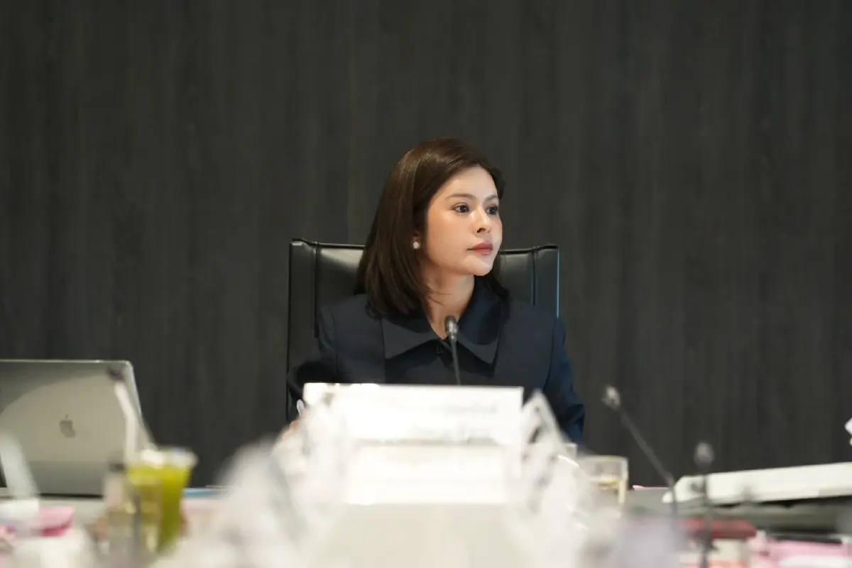 'ลิซ่า ภคมน' จี้ สถ. คลี่ปมเปลี่ยน TOR สอบท้องถิ่น สาวถึงคนสร้าง 'ระบบโกง'
