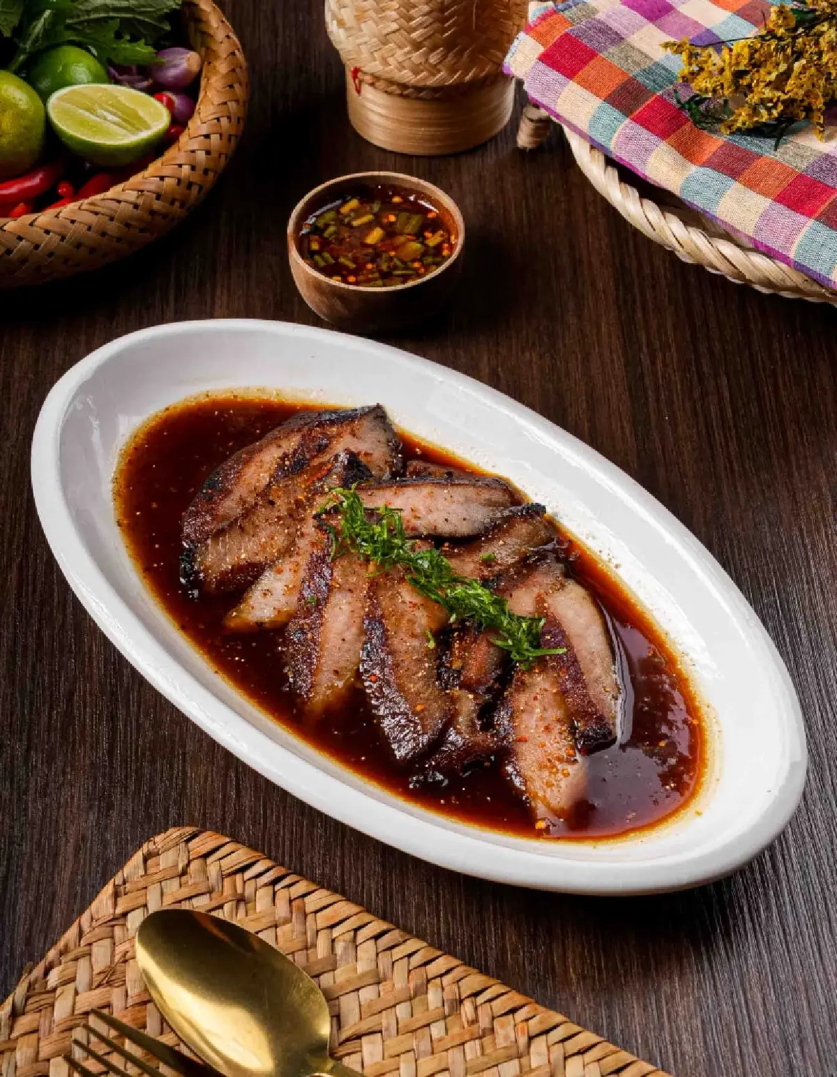 มากุโระ เปิดร้านอาหารอีสาน แบรนด์ "หลาย" หลังซุ่มศึกษามา 2 ปี