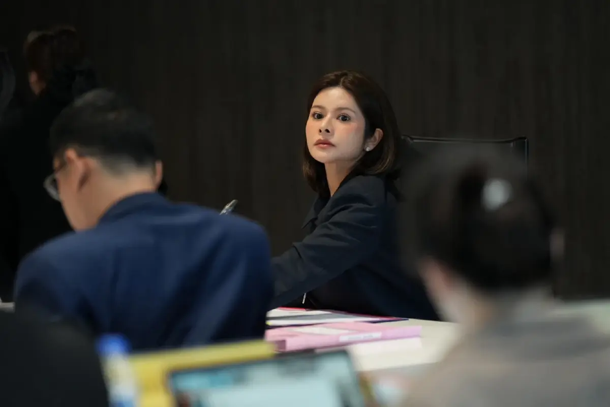 'ลิซ่า ภคมน' จี้ สถ. คลี่ปมเปลี่ยน TOR สอบท้องถิ่น สาวถึงคนสร้าง 'ระบบโกง'