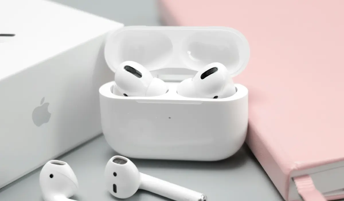 Apple เลื่อนขาย 'AirPods ติดกล้องอัจฉริยะ' ถอยไปตั้งหลักปี 2027