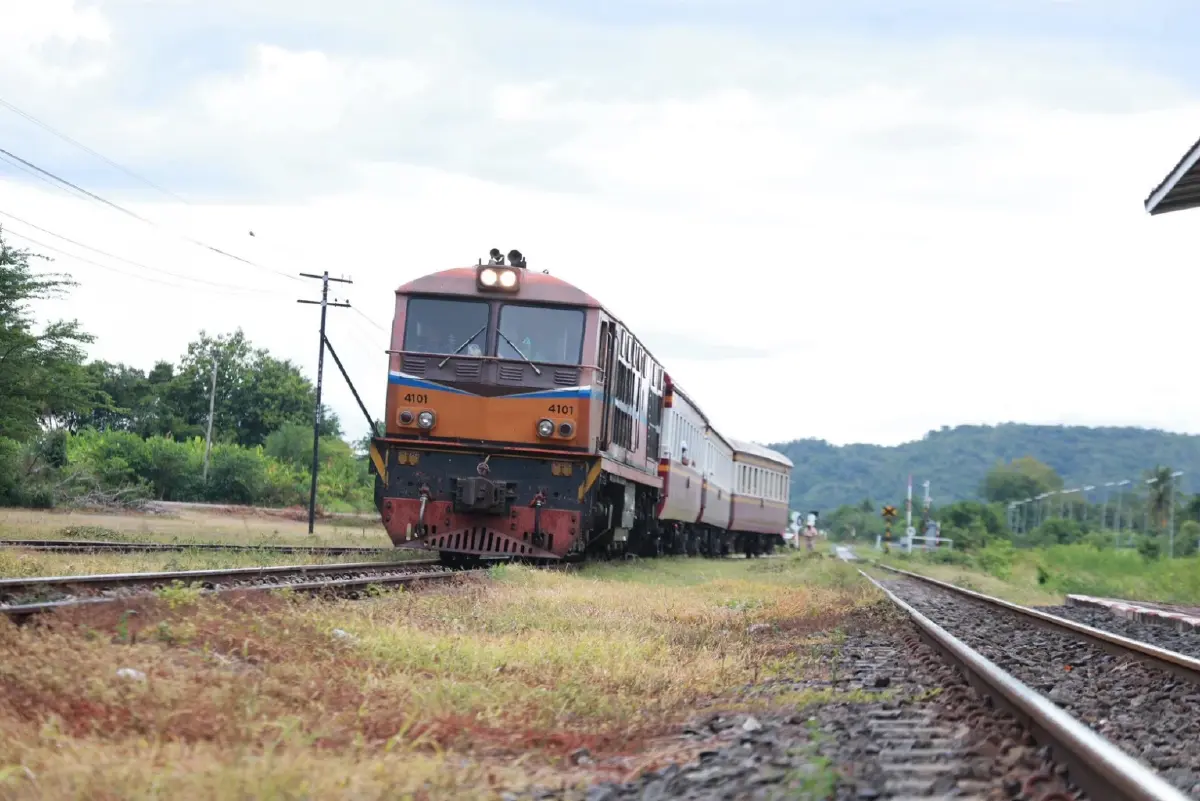 “สรรเพชญ” เผยความคืบหน้ารถไฟทางคู่สายใต้ 3 เส้นทาง 534 กม. เชื่อมชุมพร-มาเลเซีย
