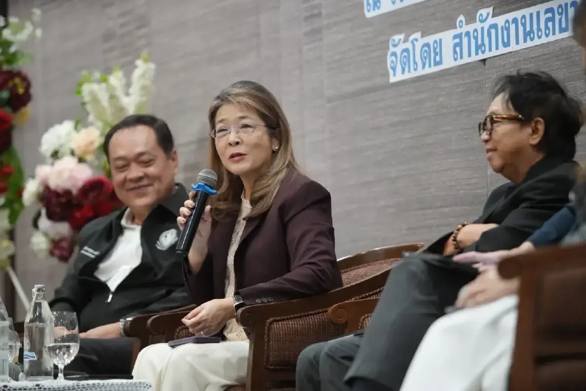 "ไทยที่เดียว ที่เอาคนมีส่วนได้เสียมาตัดสินคดีตัวเอง" ฝ่ายค้านชำแหละปมฮั้ว สว. เตือนกินรวบระบบตรวจสอบ