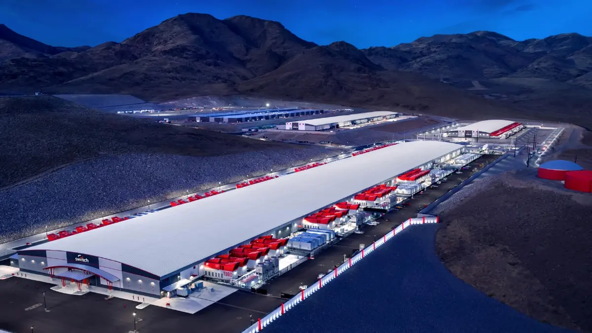 The Citadel Campus ตั้งอยู่ที่ Tahoe Reno Industrial Center รัฐเนวาดา โดยเอกสารของ Switch ระบุว่าปัจจุบันแคมปัสครอบคลุมพื้นที่กว่า 5,000 ไร่ และแผนเต็มโครงการมีพื้นที่ศูนย์ข้อมูลมากกว่า 12 ล้านตารางฟุต รองรับกำลังไฟได้ถึง 2 GW เมื่อก่อสร้างเต็มโครงการ