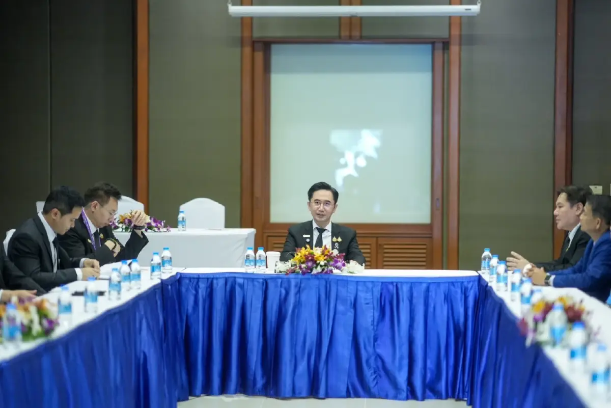 ยศชนัน  เล็งลดค่าเทอม–ช่วยค่าย้ายหอ นศ.อุเทนถวาย หลังต้องเปลี่ยนที่เรียน