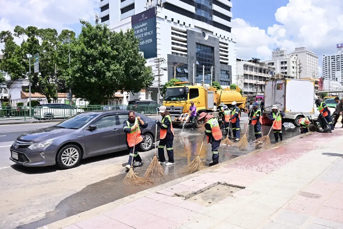 น้ำลดไม่จบ! กทม. ระดมกำลัง Big Cleaning เคลียร์ขยะ–รถขวางถนนทั่วกรุง
