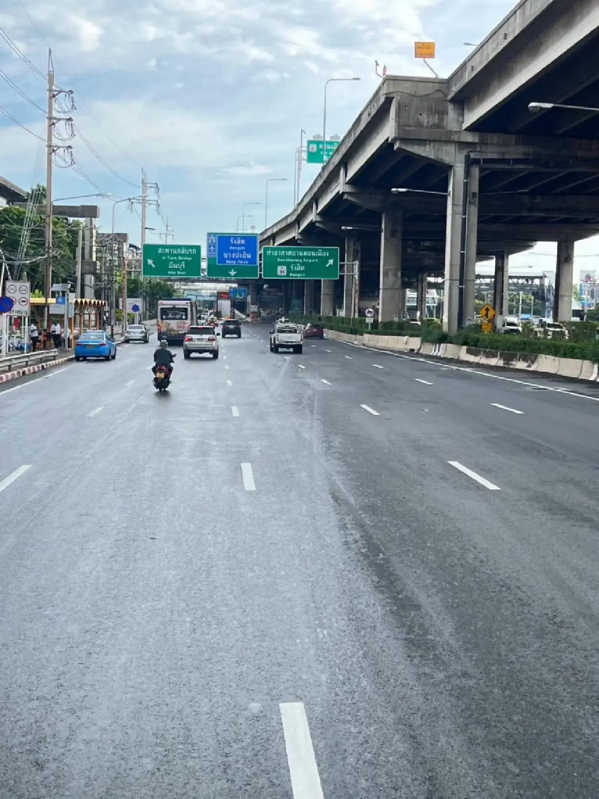 เริ่มมีหวัง ! กทม. คาด 2 วันถนนหลักแห้ง 90% เร่งกู้ “คลองจั่น-ร่มเกล้า”