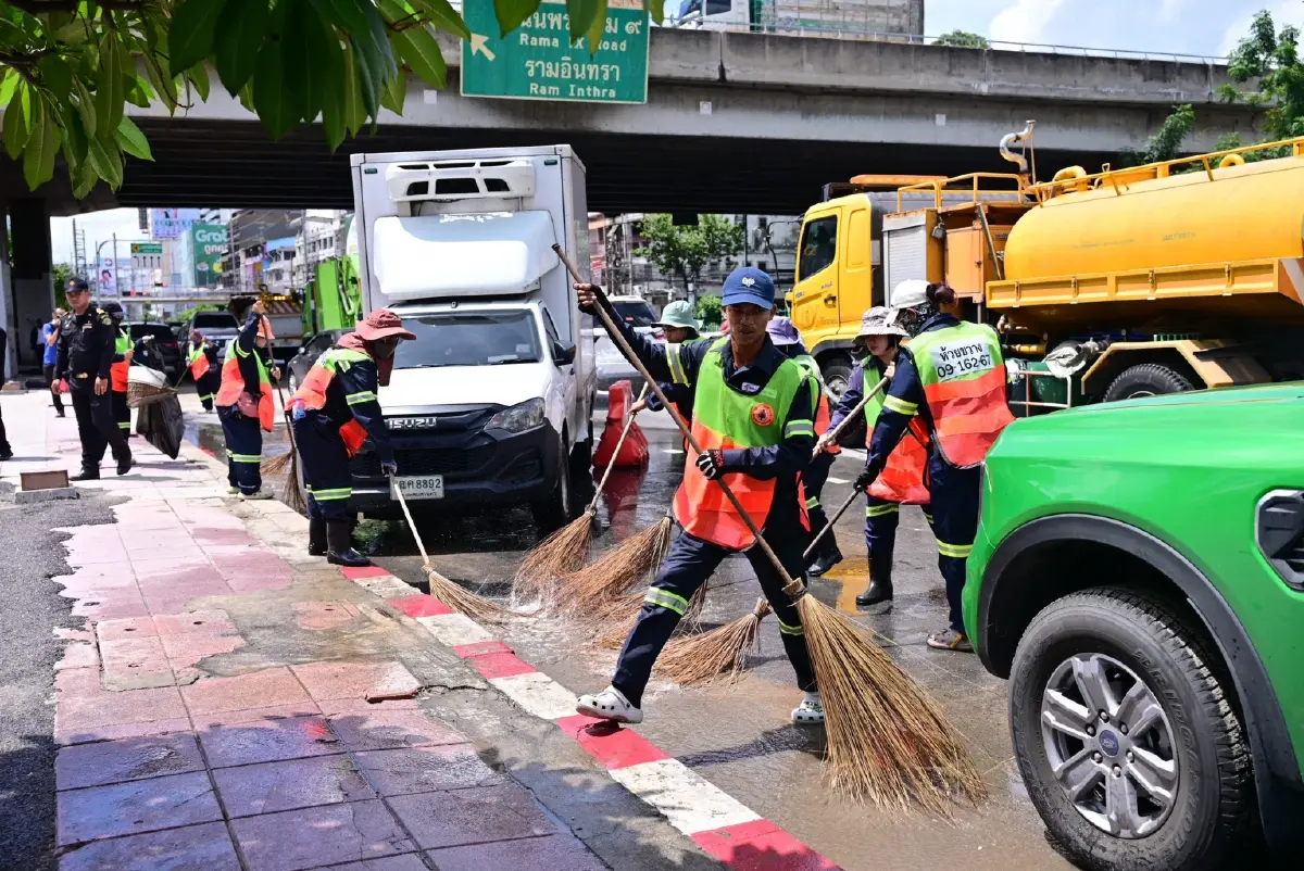 น้ำลดไม่จบ! กทม. ระดมกำลัง Big Cleaning เคลียร์ขยะ–รถขวางถนนทั่วกรุง